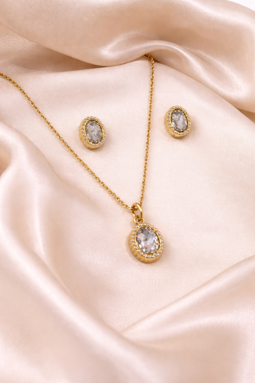 Oval Halo Elegance Pendant Set