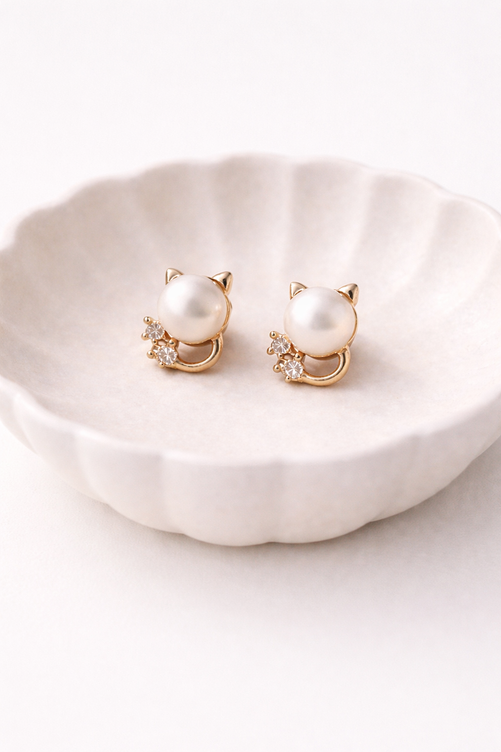 Pearl Cat Stud Earrings