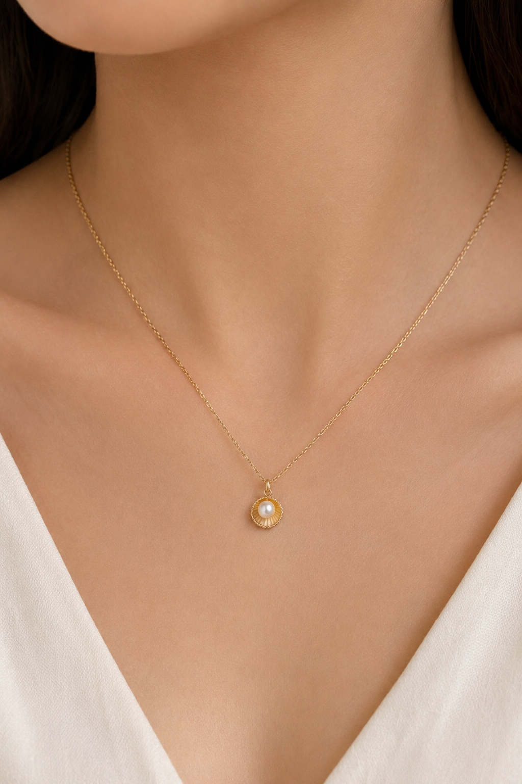 Gold Shell Pearl Pendant Necklace