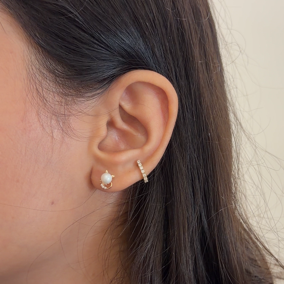 Pearl Cat Stud Earrings